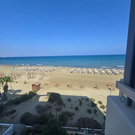 Lazuli Beachfront Sea View Ap 34 Larnaka