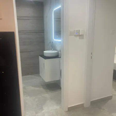 Апартаменти Lazuli Beachfront Sea View Ap 34 Ларнака