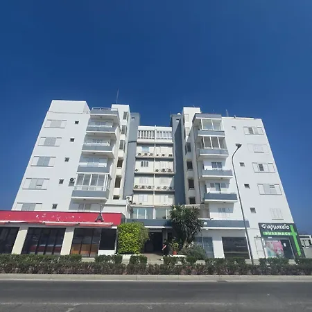 Lazuli Beachfront Sea View Ap 34 * Larnaka