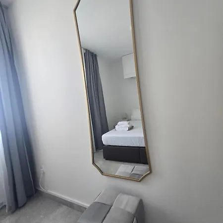 Lazuli Beachfront Sea View Ap 34 Ларнака