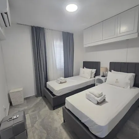 Апартаменти Lazuli Beachfront Sea View Ap 34