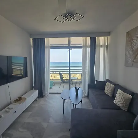 Апартаменти Lazuli Beachfront Sea View Ap 34