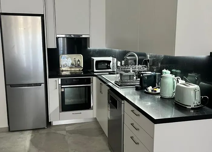 Lazuli Beachfront Sea View Ap 34 * Larnaka