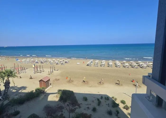 Lazuli Beachfront Sea View Ap 34 Larnaka