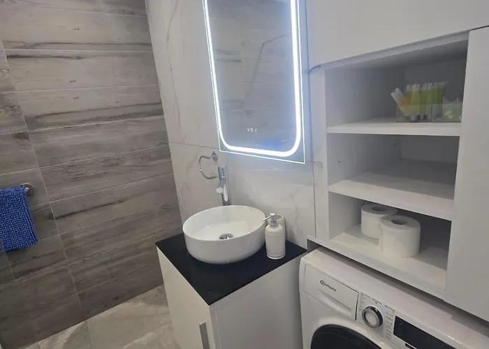 Lazuli Beachfront Sea View Ap 34 * Larnaka