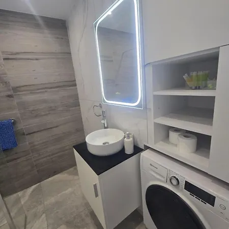 Lazuli Beachfront Sea View Ap 34 * Larnaca